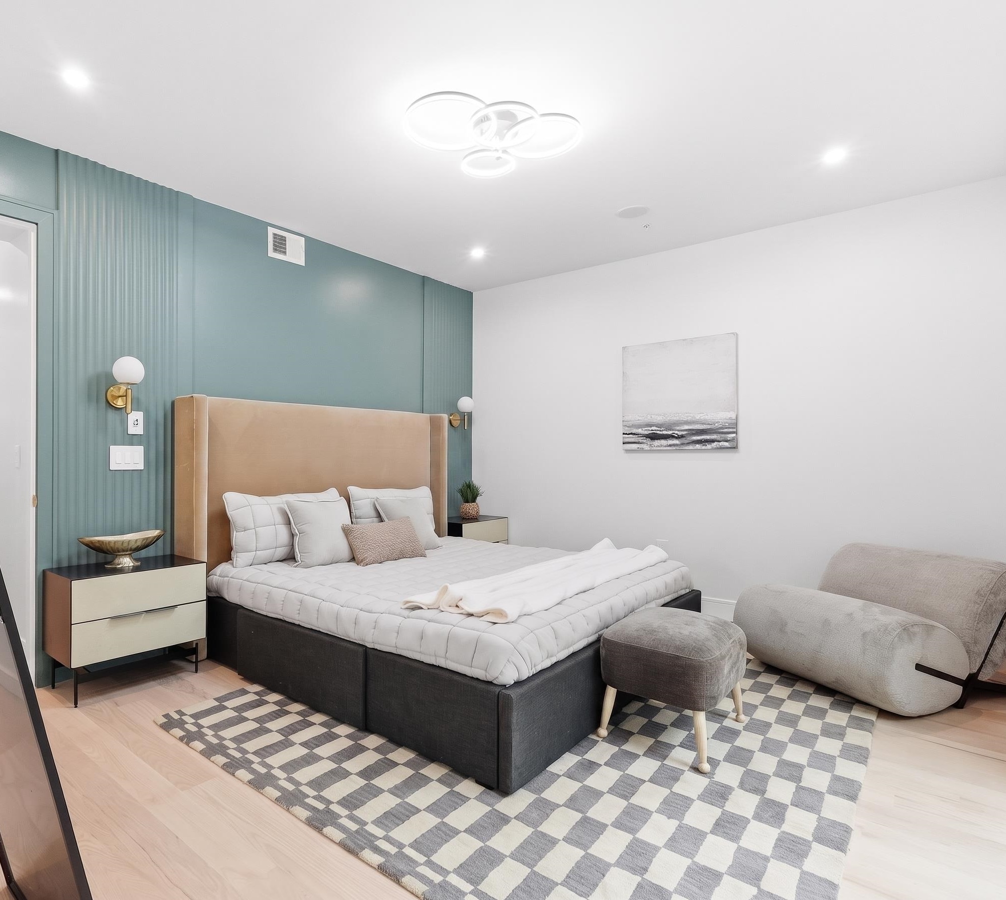 1123 SUMMIT AVE Unit: 2