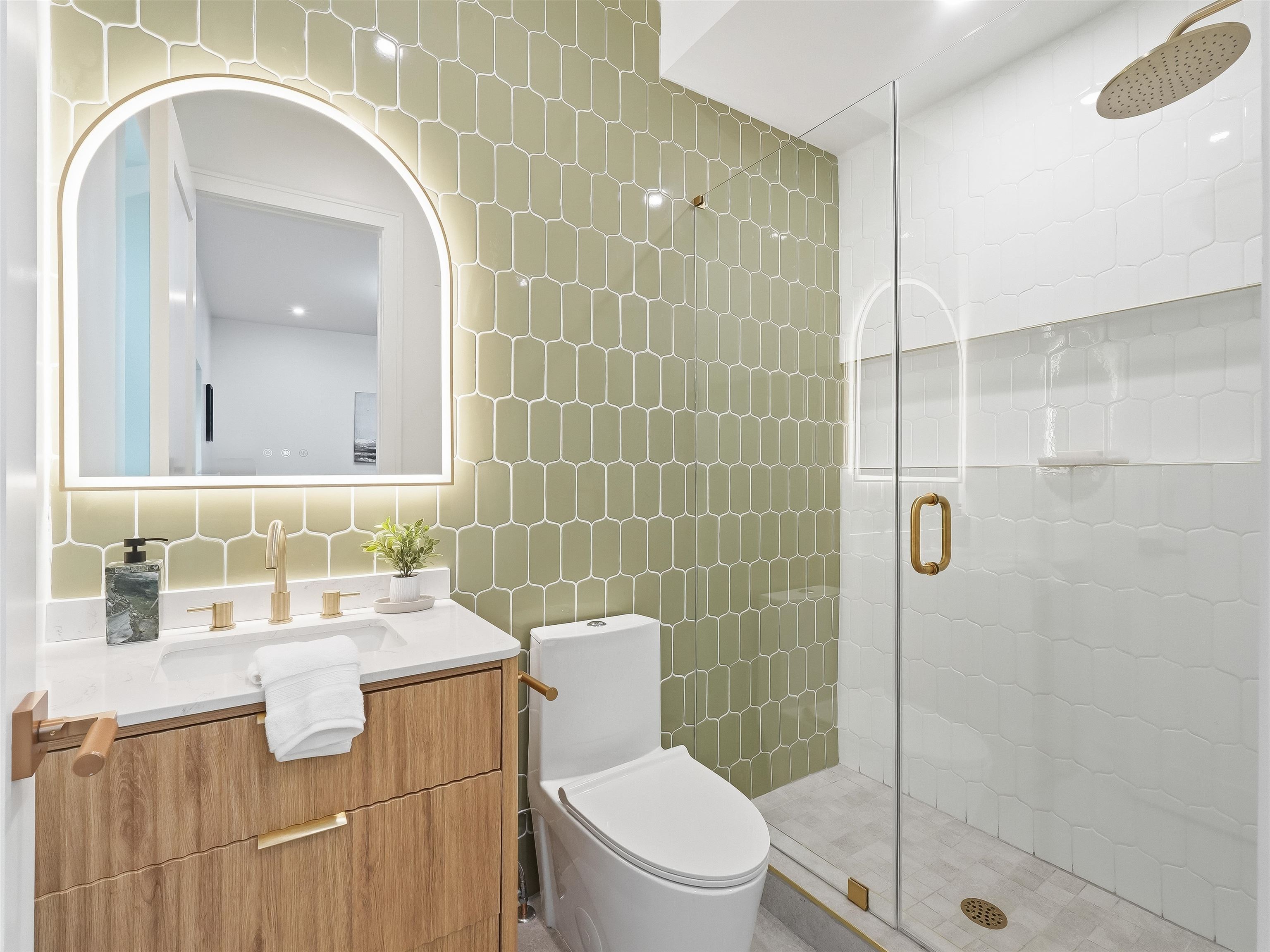 1123 SUMMIT AVE Unit: 2