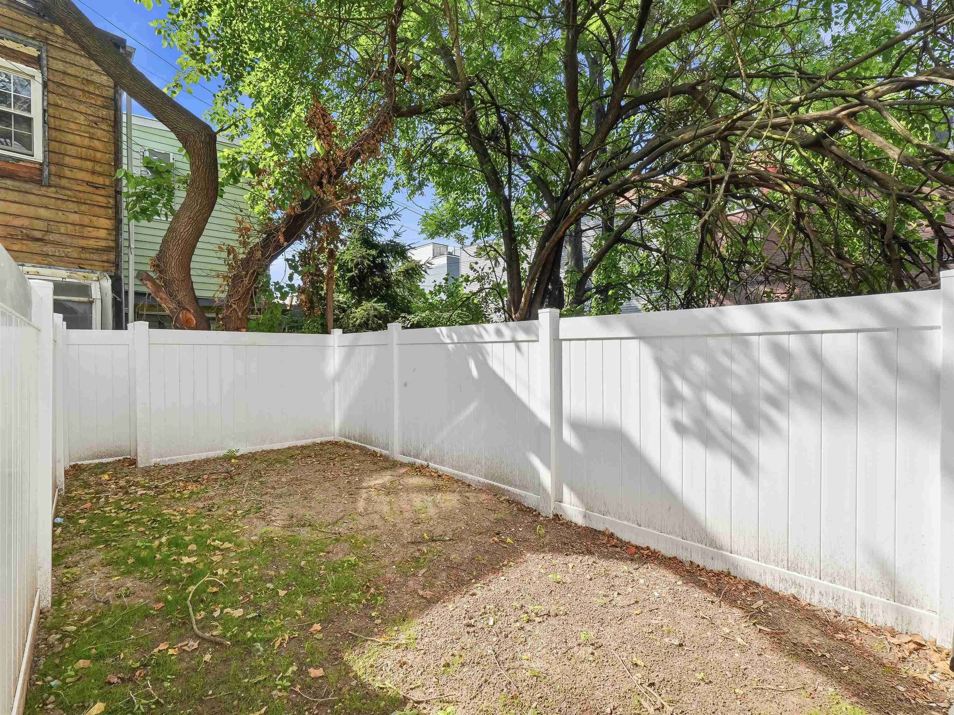 1123 SUMMIT AVE Unit: 2