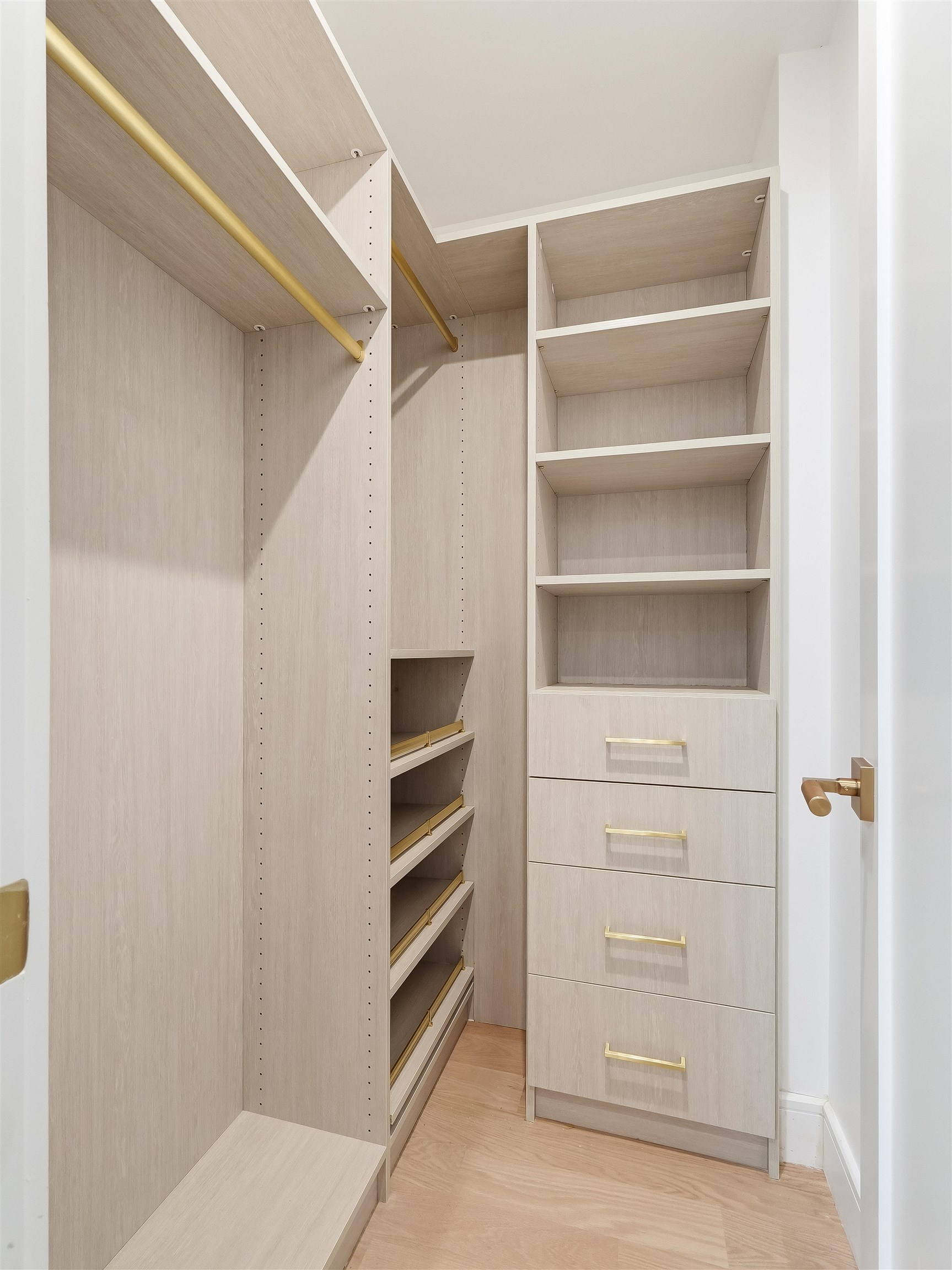 1123 SUMMIT AVE Unit: 2