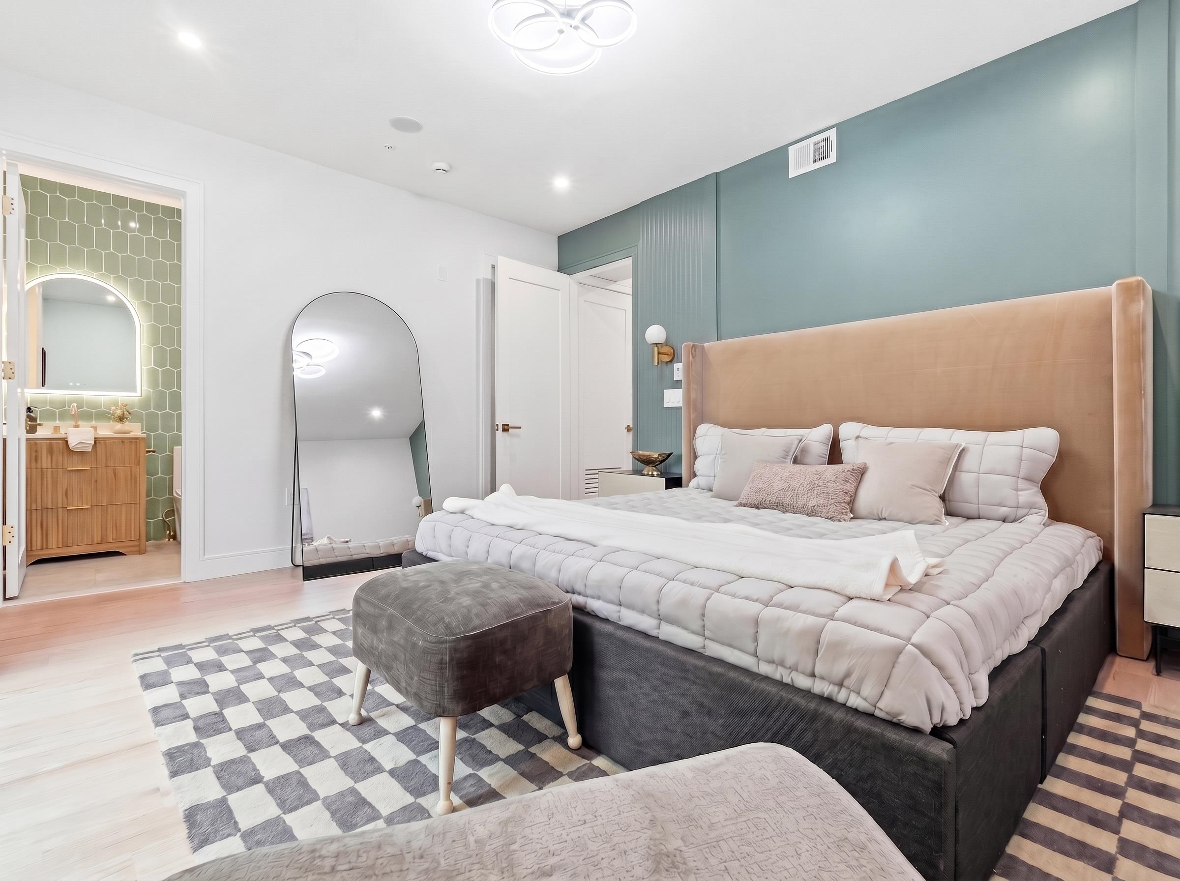 1123 SUMMIT AVE Unit: 2