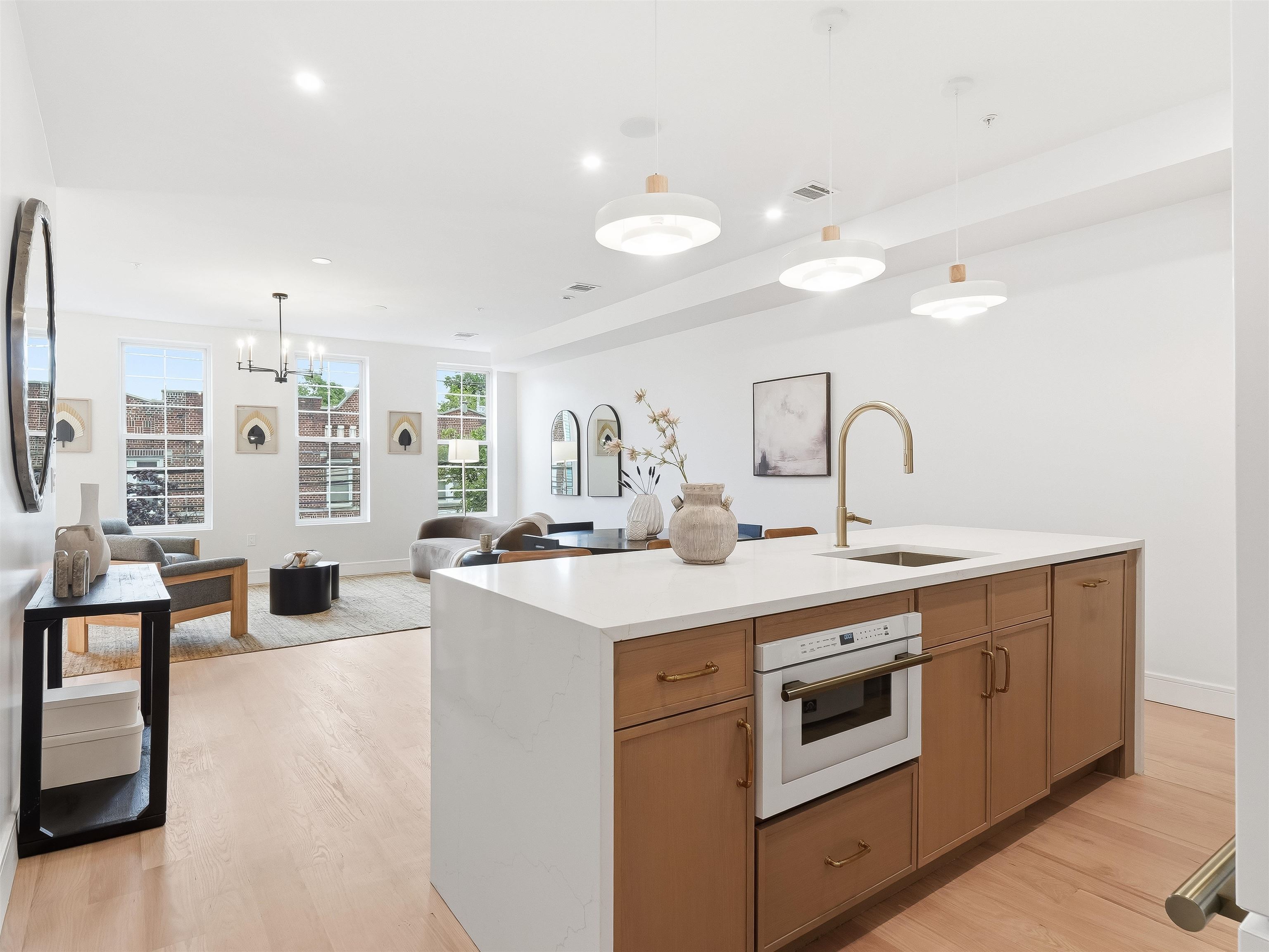 1123 SUMMIT AVE Unit: 2