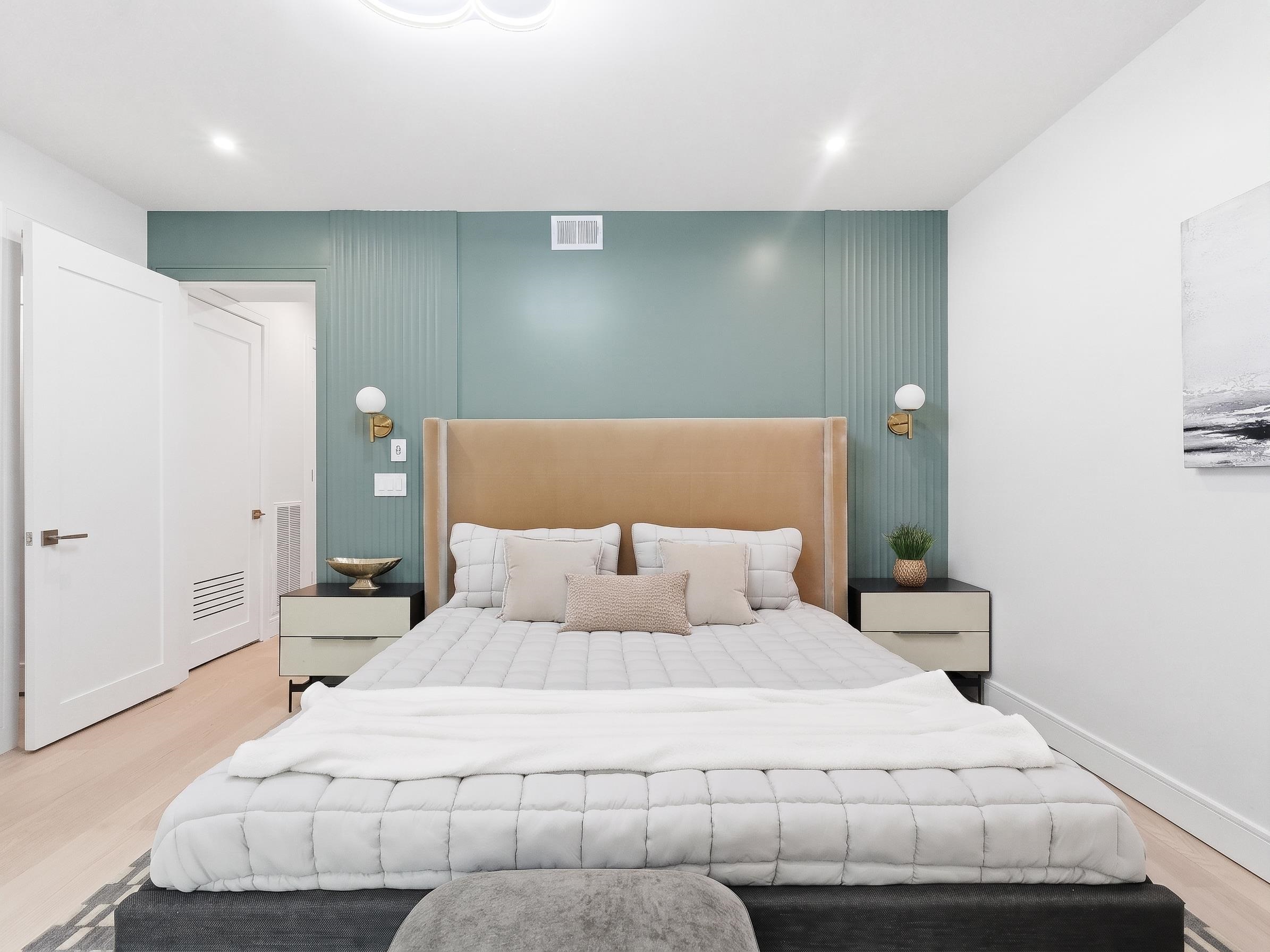 1123 SUMMIT AVE Unit: 2
