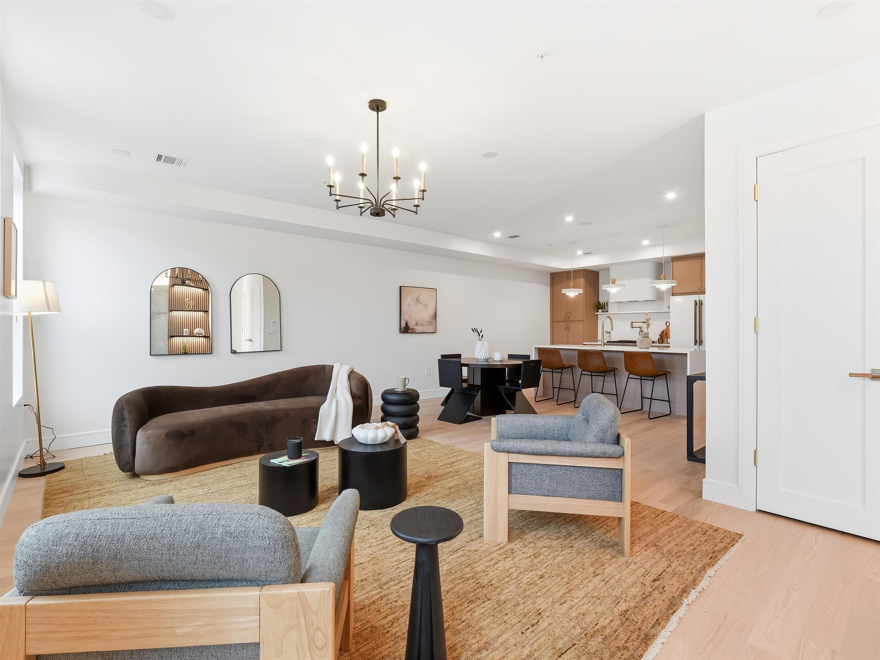 1123 SUMMIT AVE Unit: 2