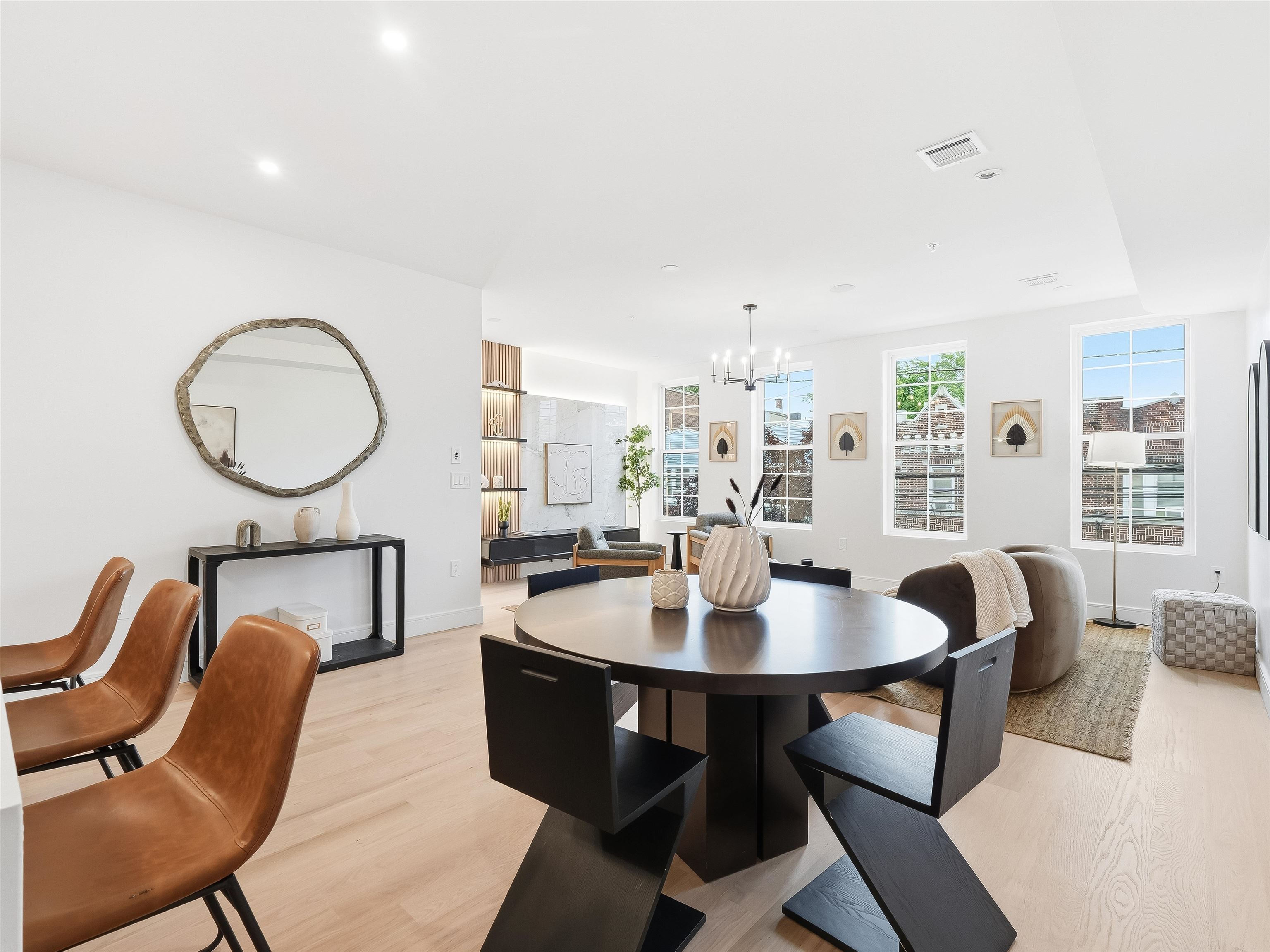 1123 SUMMIT AVE Unit: 2