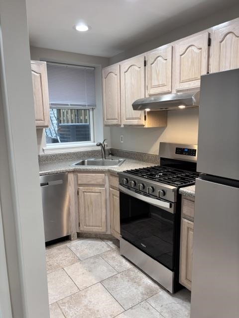 519 PARK AVE Unit: GARDEN APT (B)