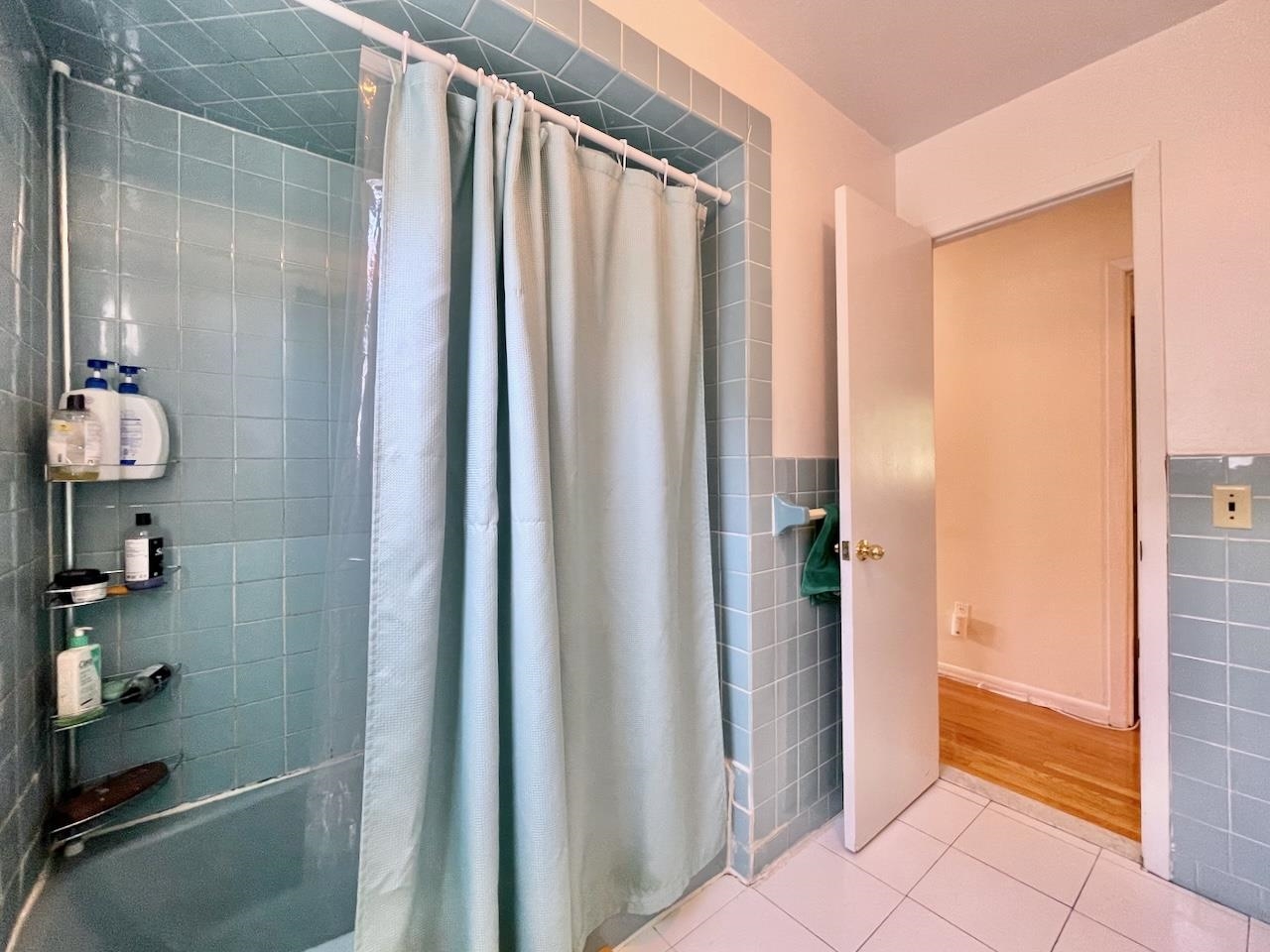431 MANILA AVE Unit: 3