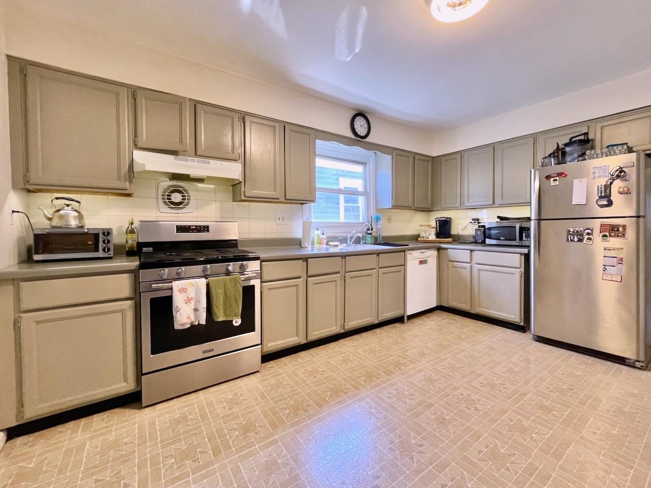 431 MANILA AVE Unit: 3