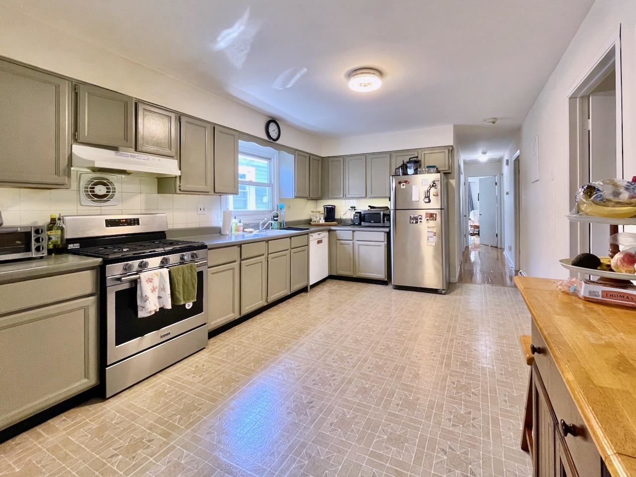 431 MANILA AVE Unit: 3