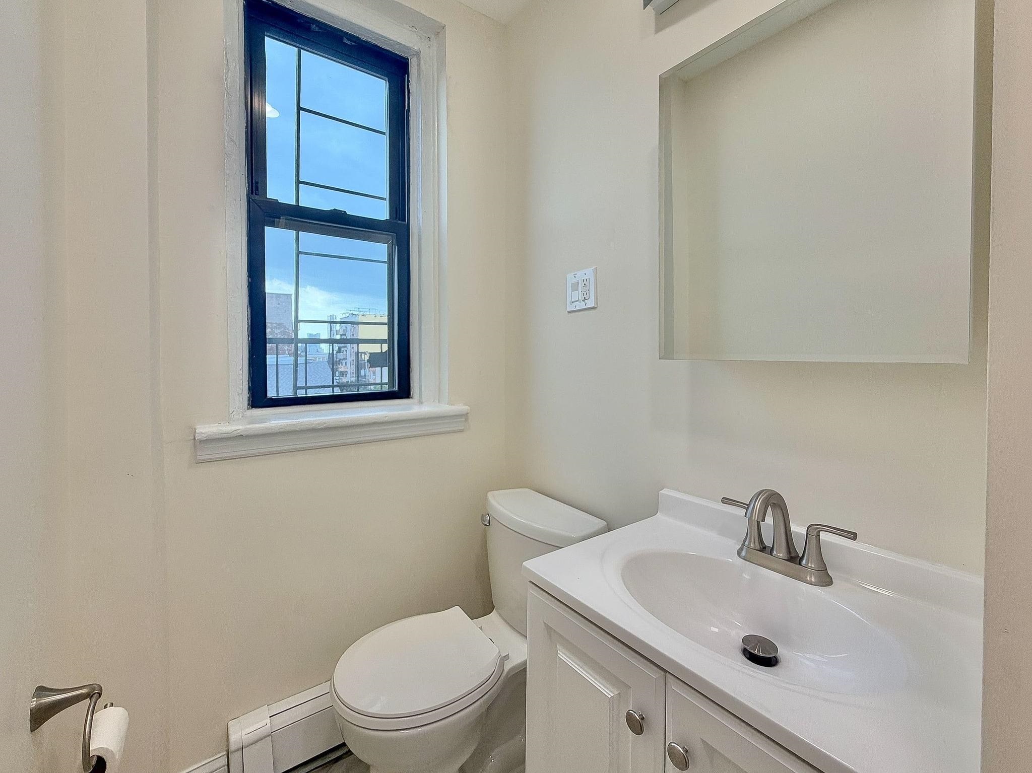 327 8TH ST Unit: 7