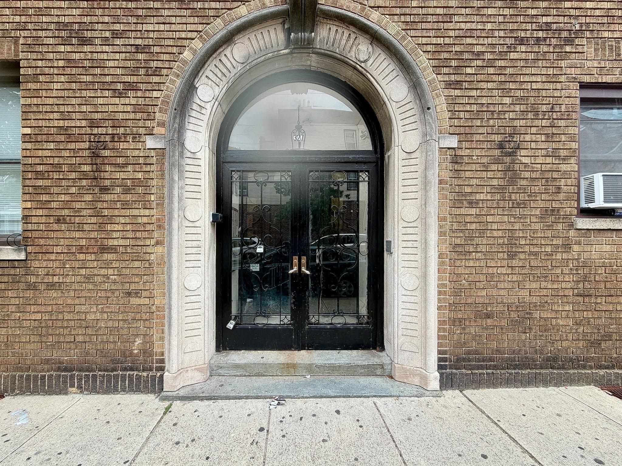 327 8TH ST Unit: 7