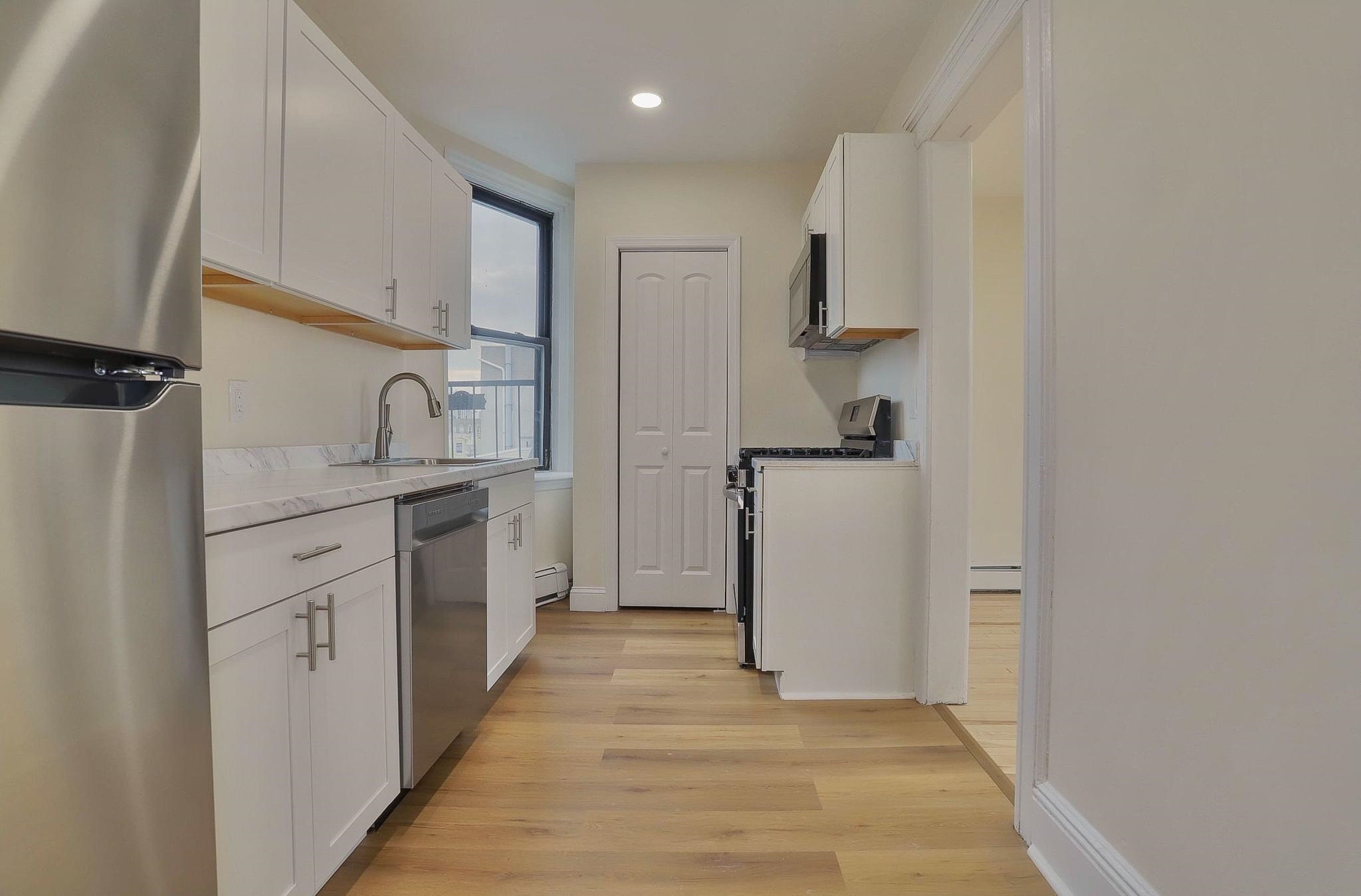327 8TH ST Unit: 7