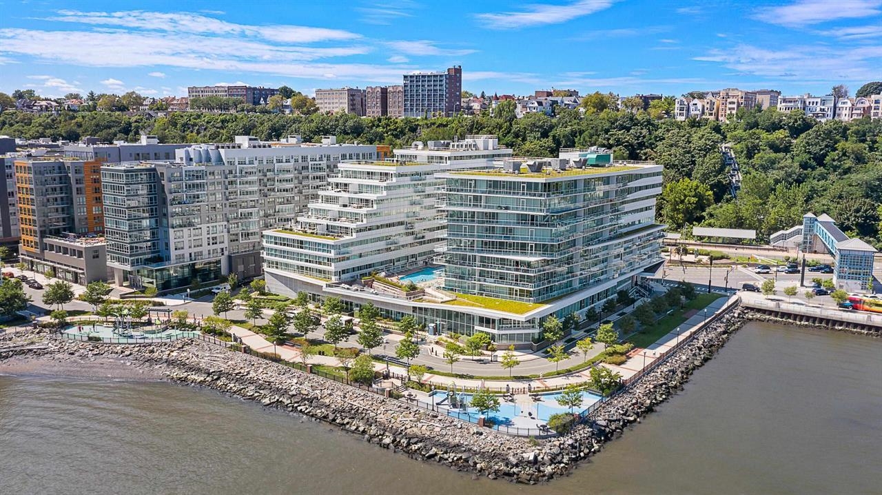 800 AVENUE AT PORT IMPERIAL Unit: 425