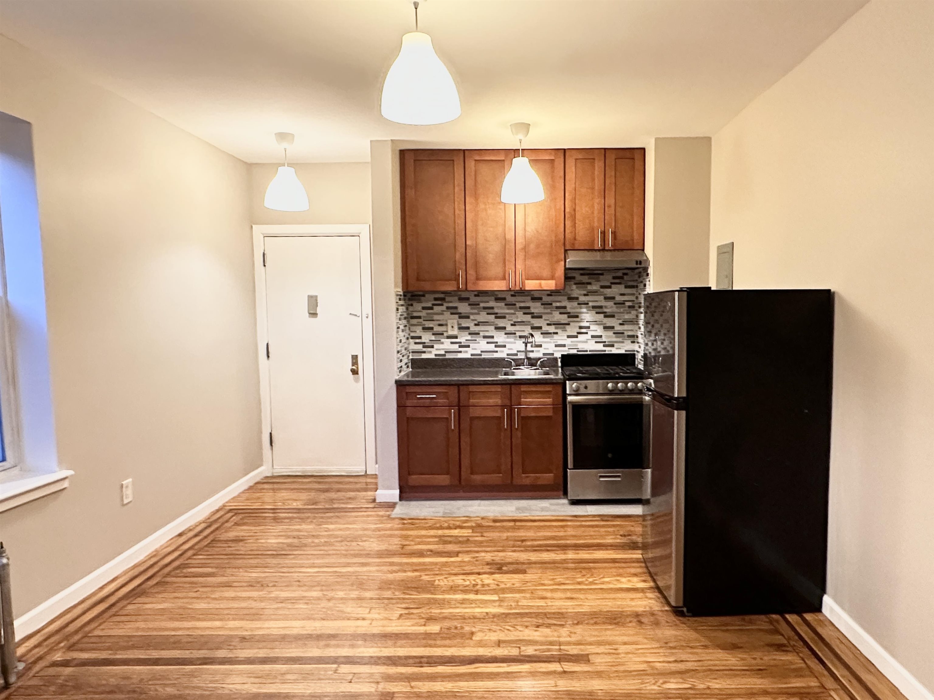160 VROOM ST Unit: 6