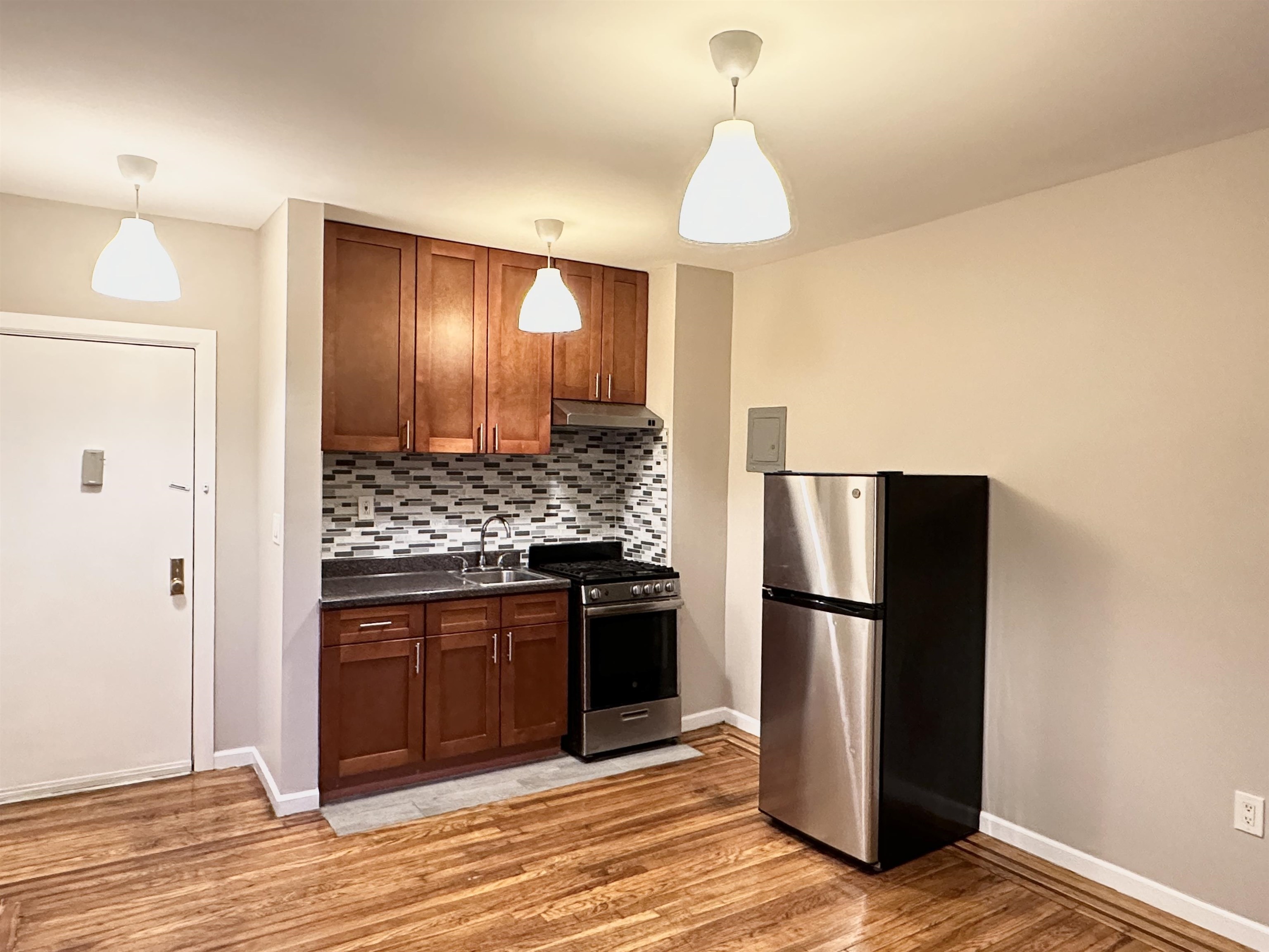 160 VROOM ST Unit: 6