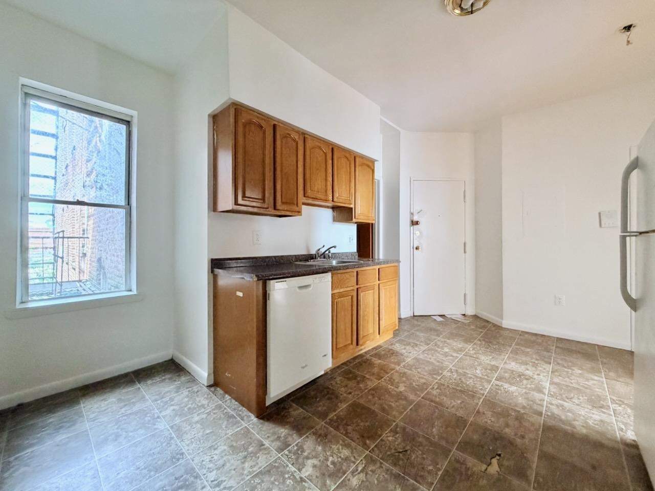 192 CLINTON AVE Unit: 3H