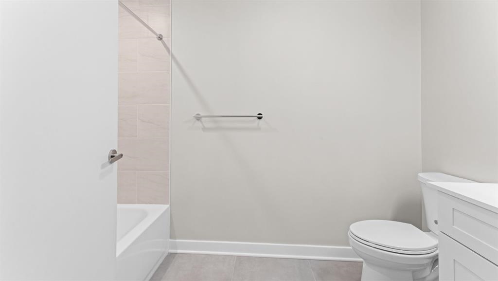 475 COMMUNIPAW AVE Unit: 209
