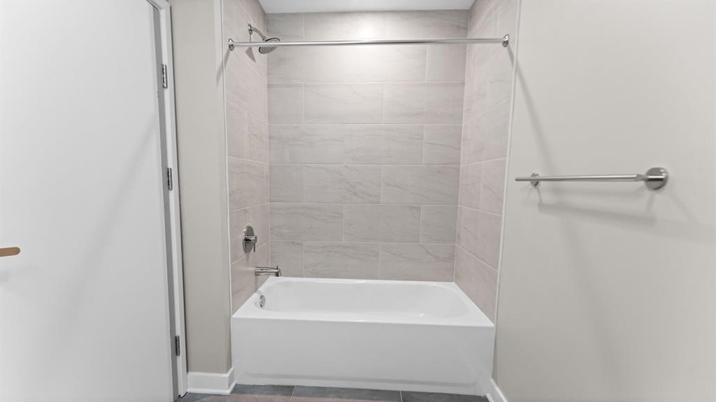 475 COMMUNIPAW AVE Unit: 209