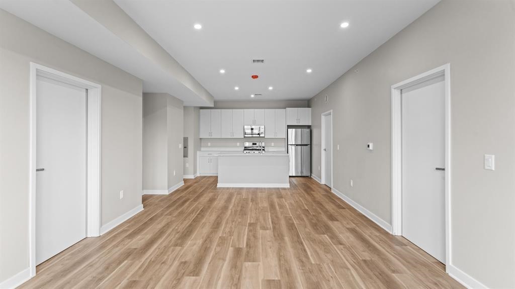 475 COMMUNIPAW AVE Unit: 209