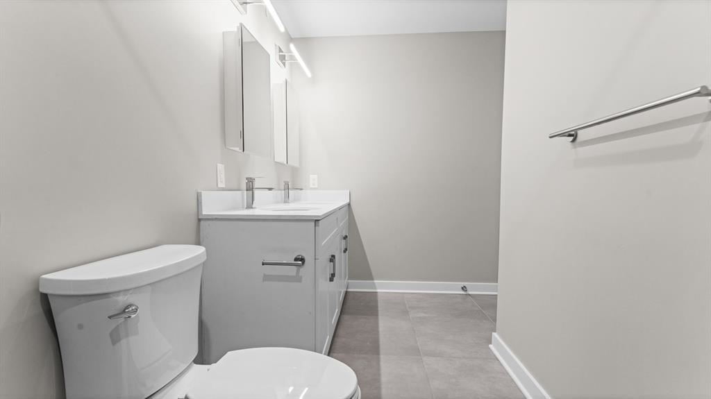 475 COMMUNIPAW AVE Unit: 209
