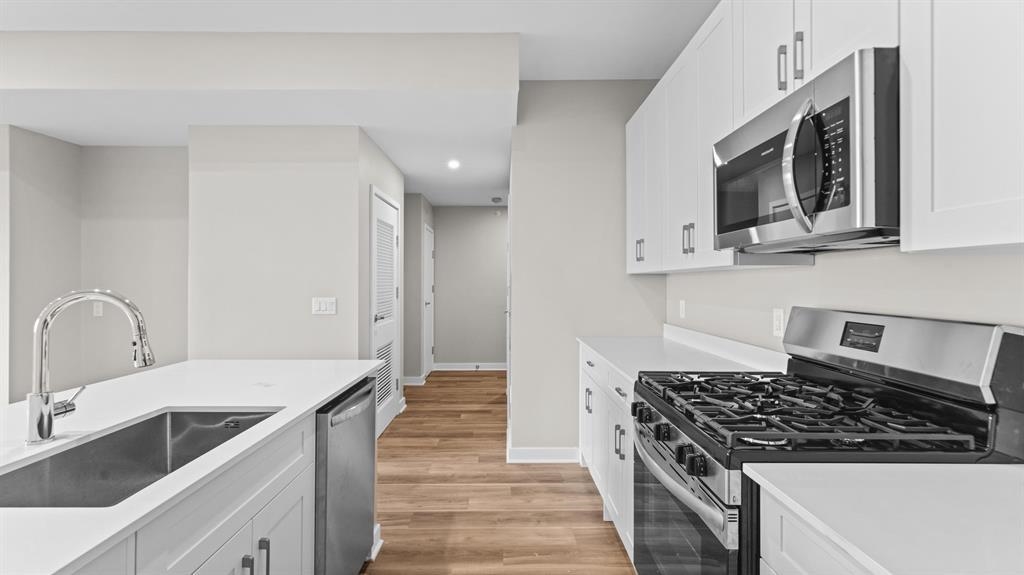 475 COMMUNIPAW AVE Unit: 209