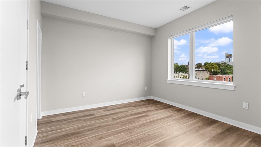 475 COMMUNIPAW AVE Unit: 209