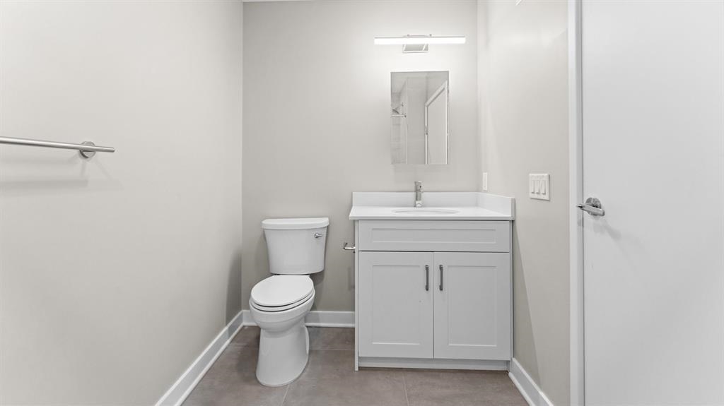 475 COMMUNIPAW AVE Unit: 209
