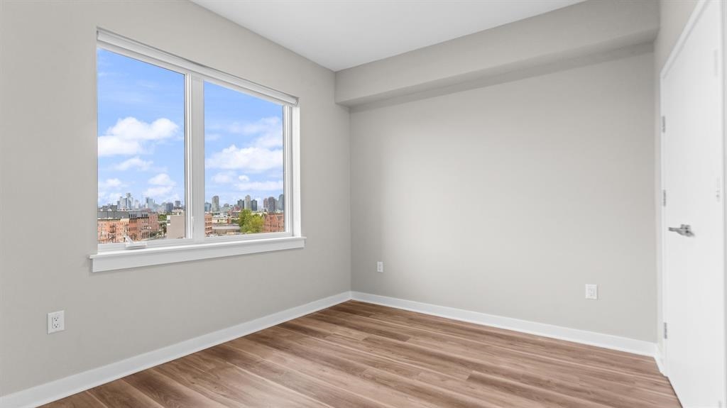 475 COMMUNIPAW AVE Unit: 209