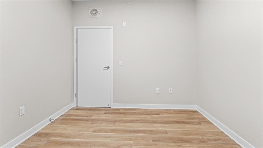 475 COMMUNIPAW AVE Unit: 209