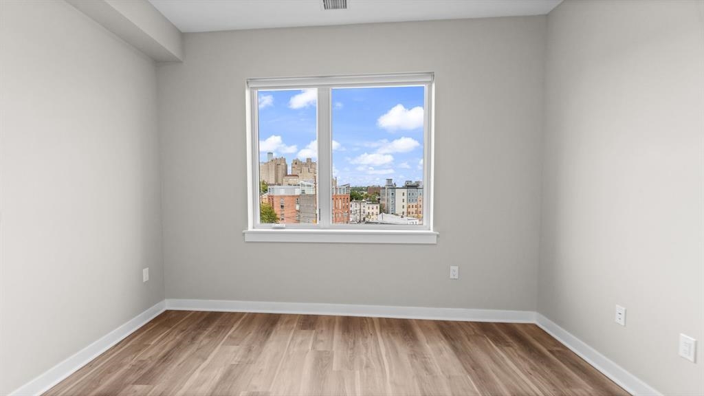 475 COMMUNIPAW AVE Unit: 209
