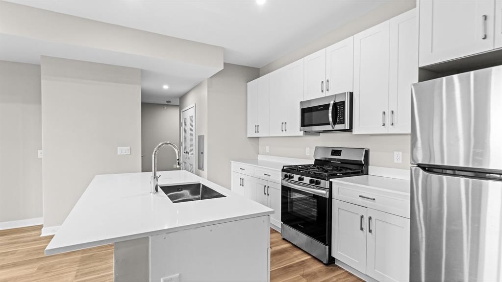 475 COMMUNIPAW AVE Unit: 209