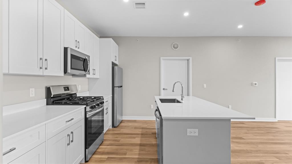 475 COMMUNIPAW AVE Unit: 209