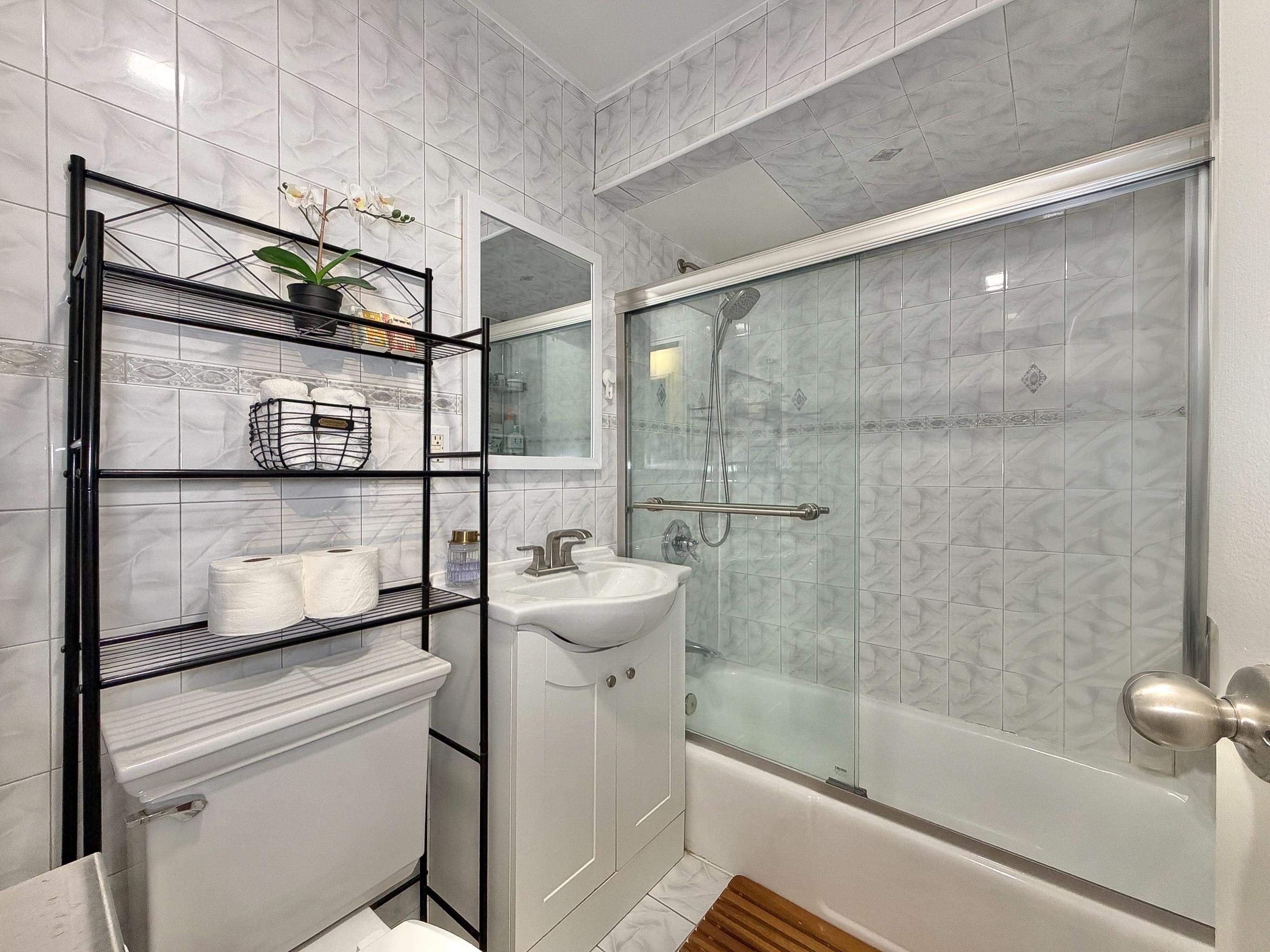 7117 PARK AVE Unit: B5