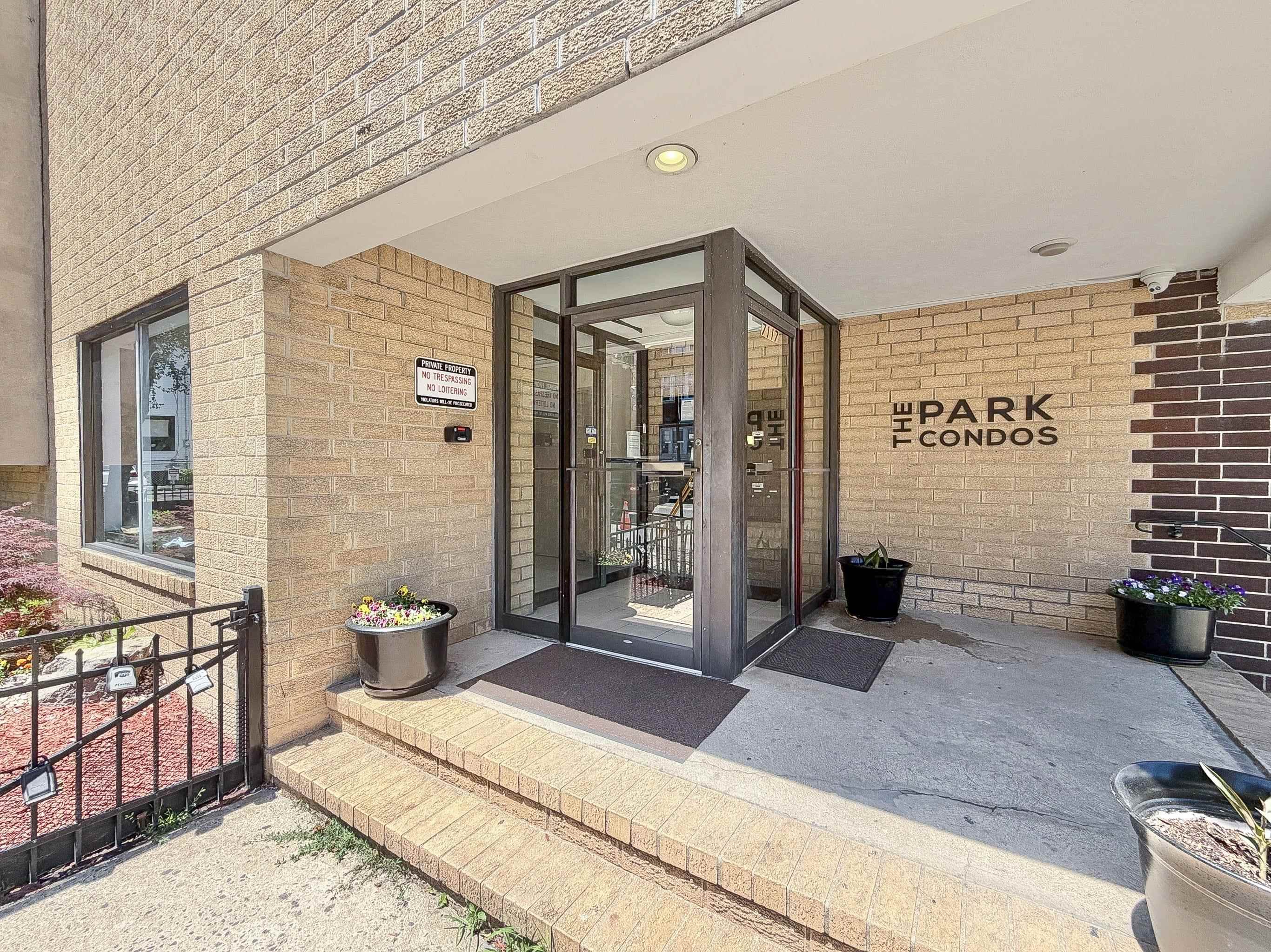 7117 PARK AVE Unit: B5