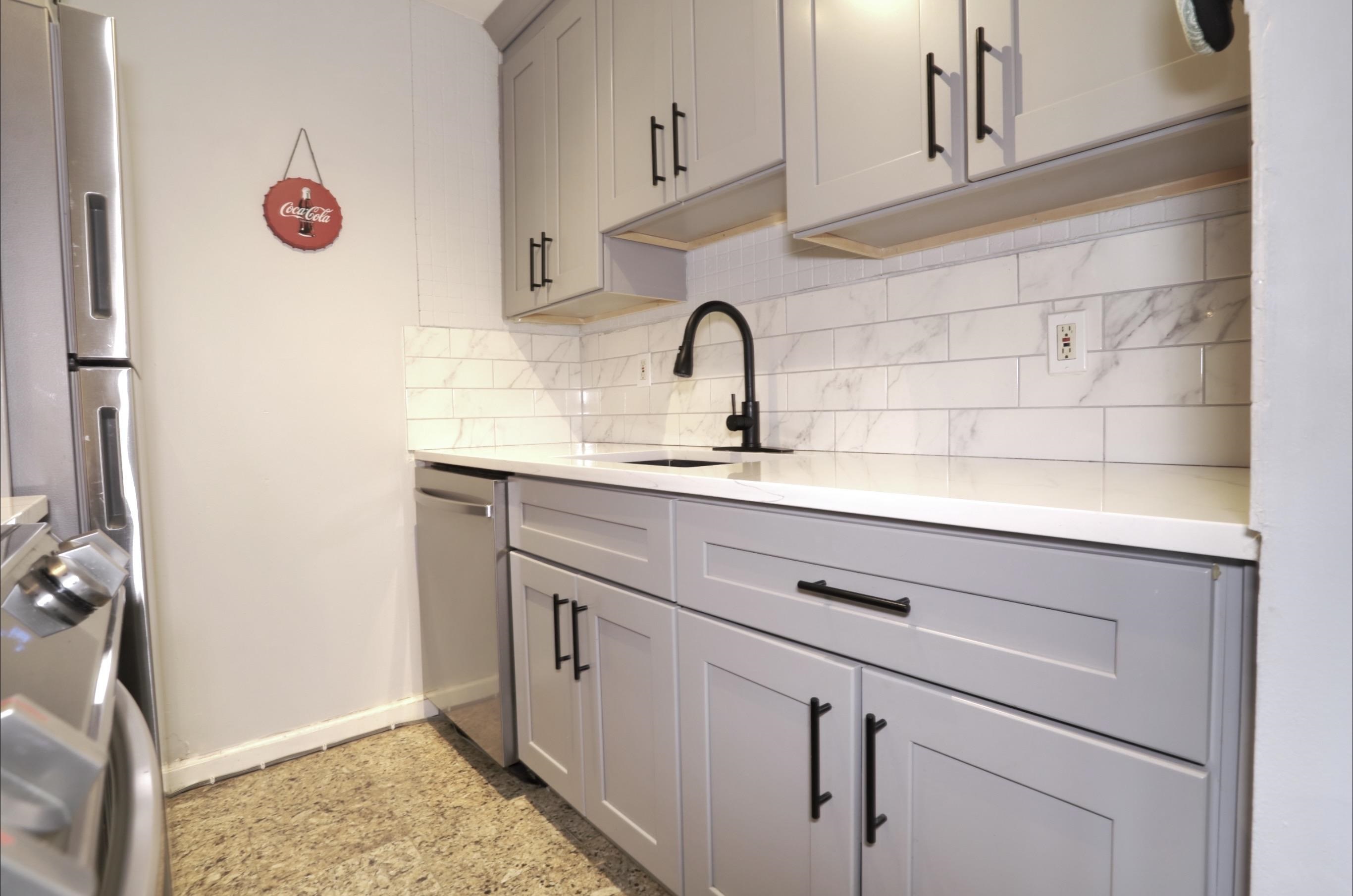 7117 PARK AVE Unit: B5