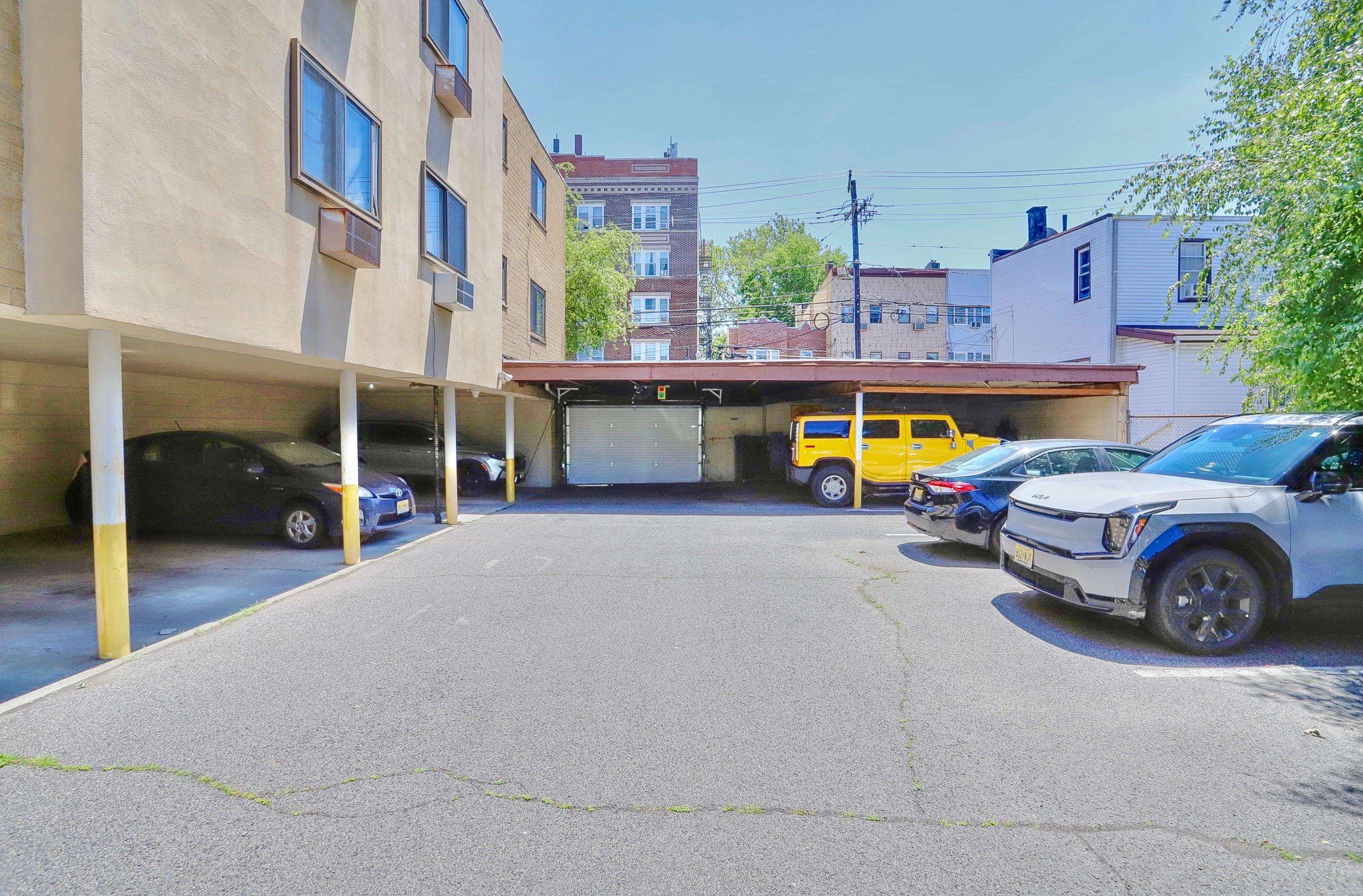 7117 PARK AVE Unit: B5