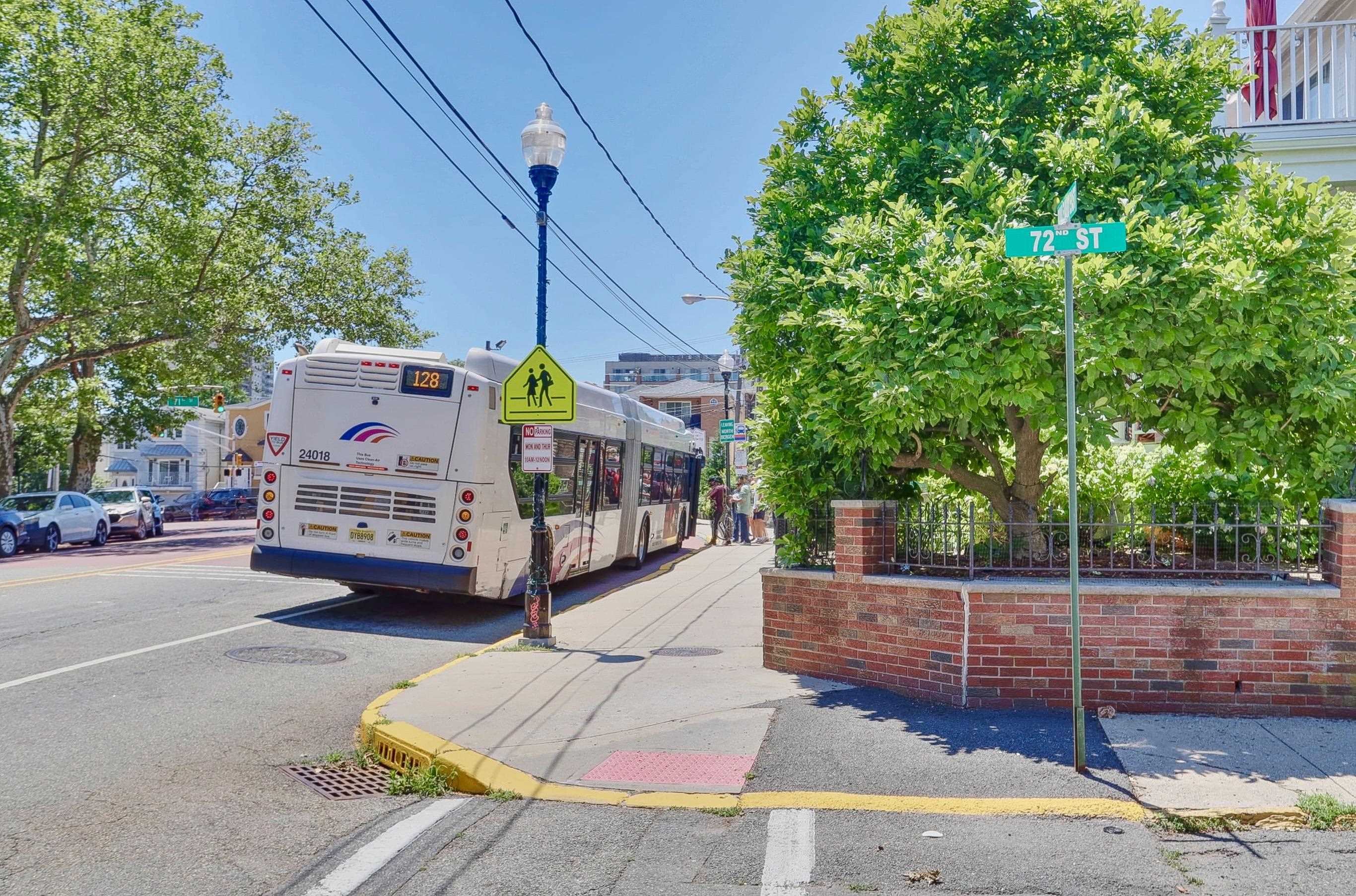 7117 PARK AVE Unit: B5