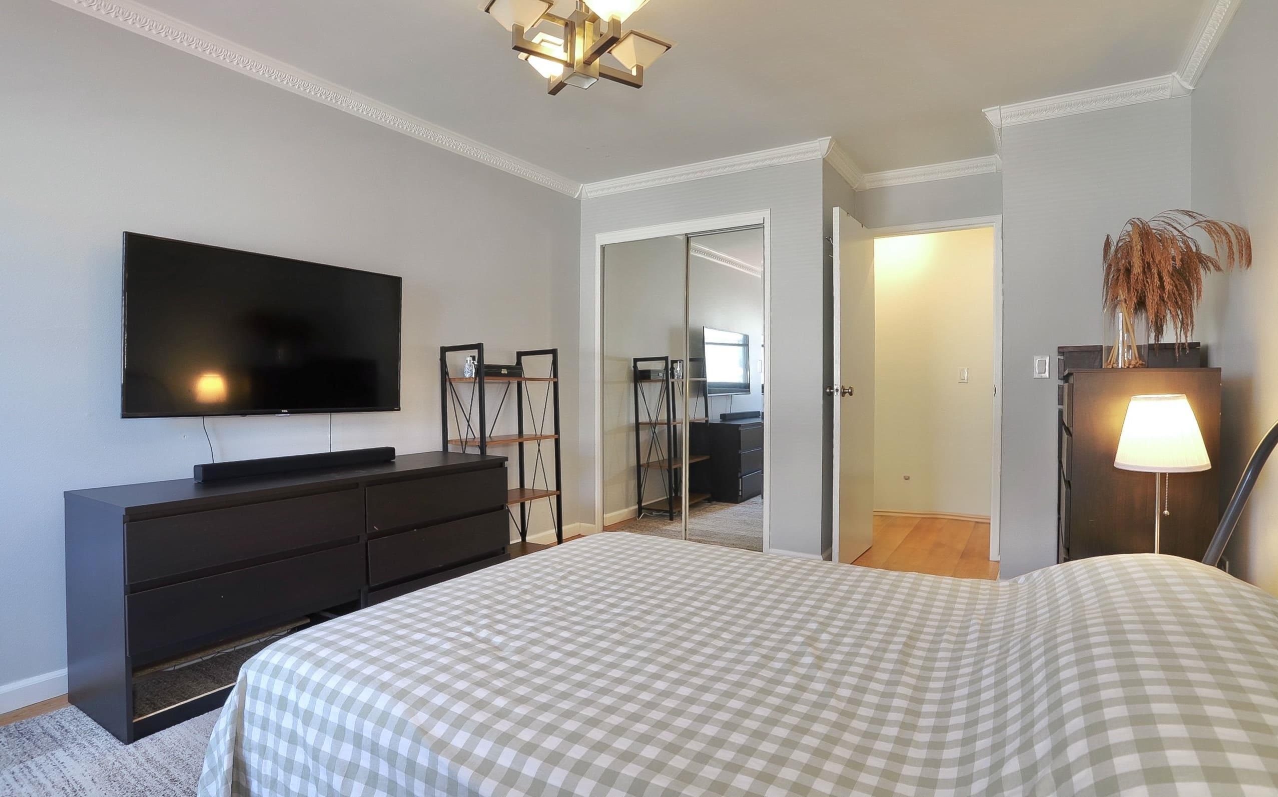 7117 PARK AVE Unit: B5