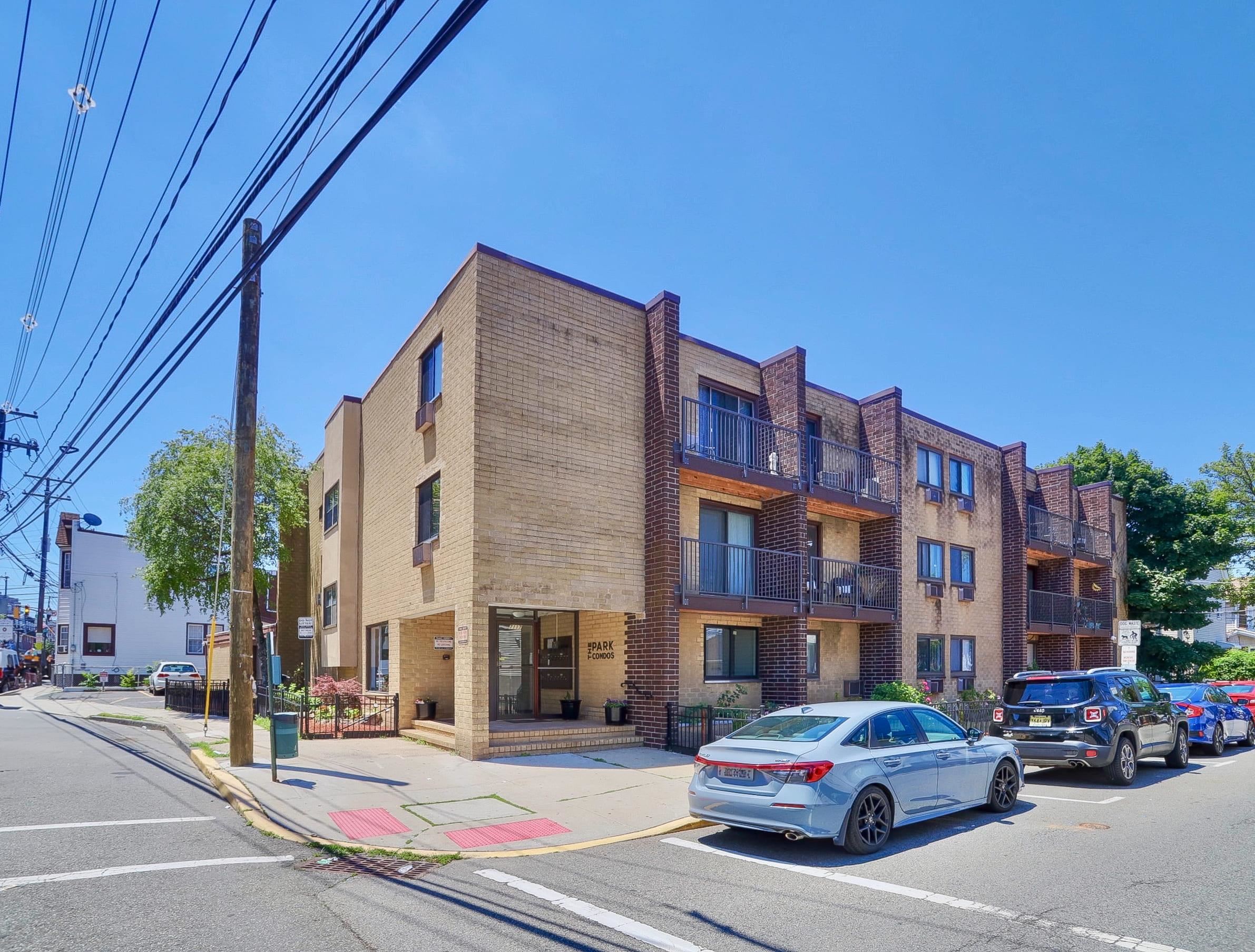 7117 PARK AVE Unit: B5