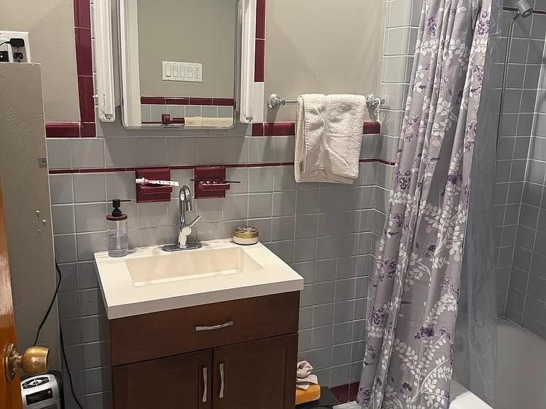 439 GREGORY AVE Unit: 2