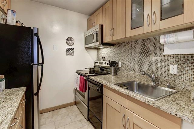 242 BARROW ST Unit: 1D