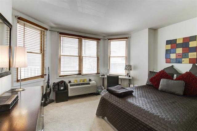 242 BARROW ST Unit: 1D
