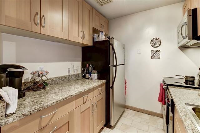 242 BARROW ST Unit: 1D