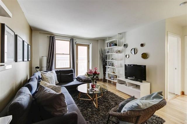 242 BARROW ST Unit: 1D