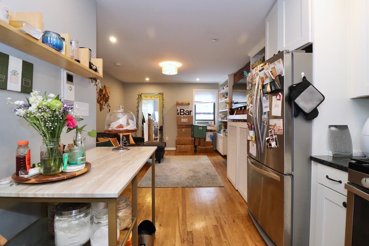 553 JERSEY AVE Unit: 4R