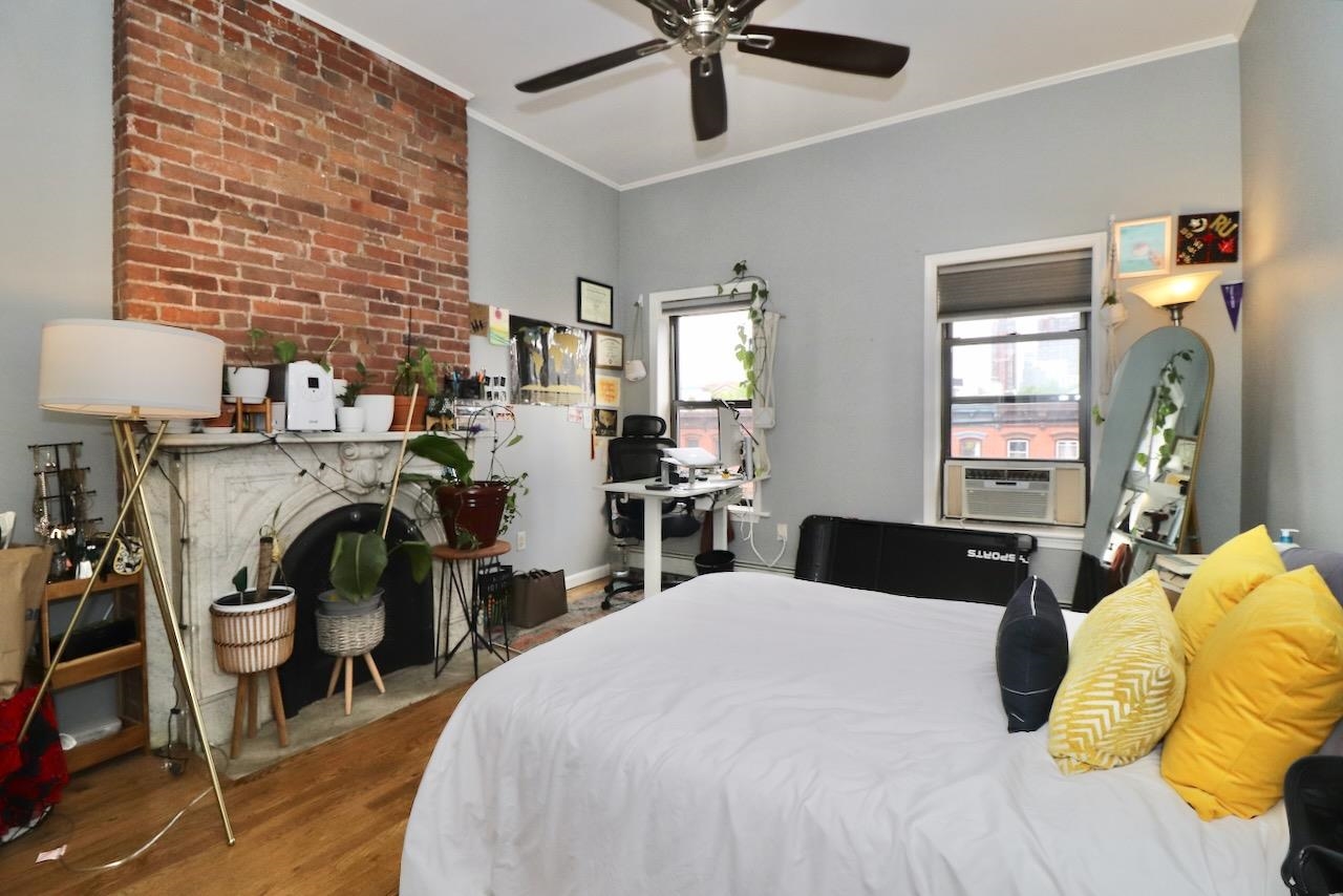 553 JERSEY AVE Unit: 4R