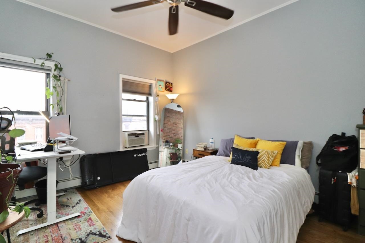 553 JERSEY AVE Unit: 4R