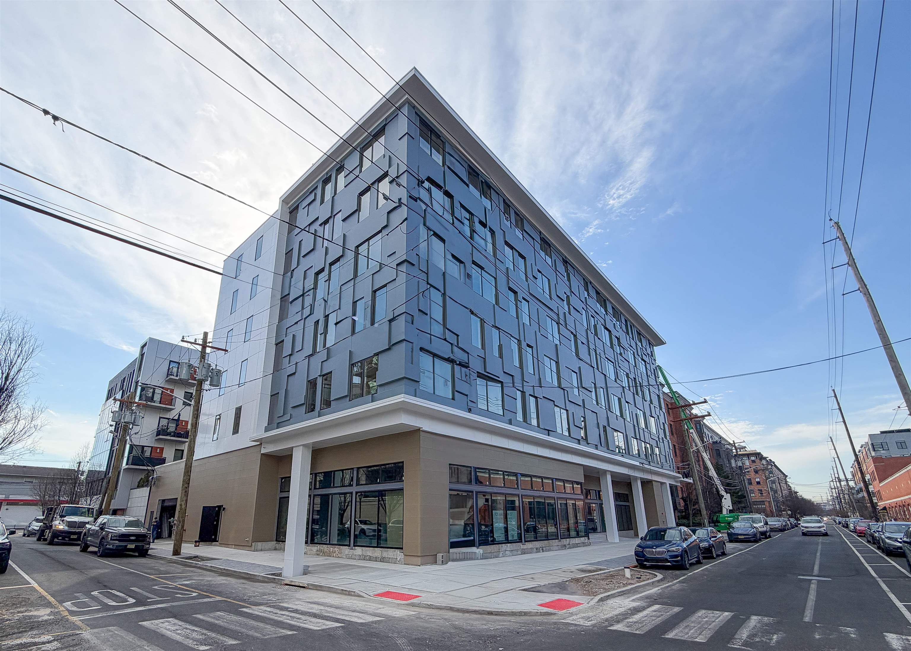 921 MADISON ST Unit: 204