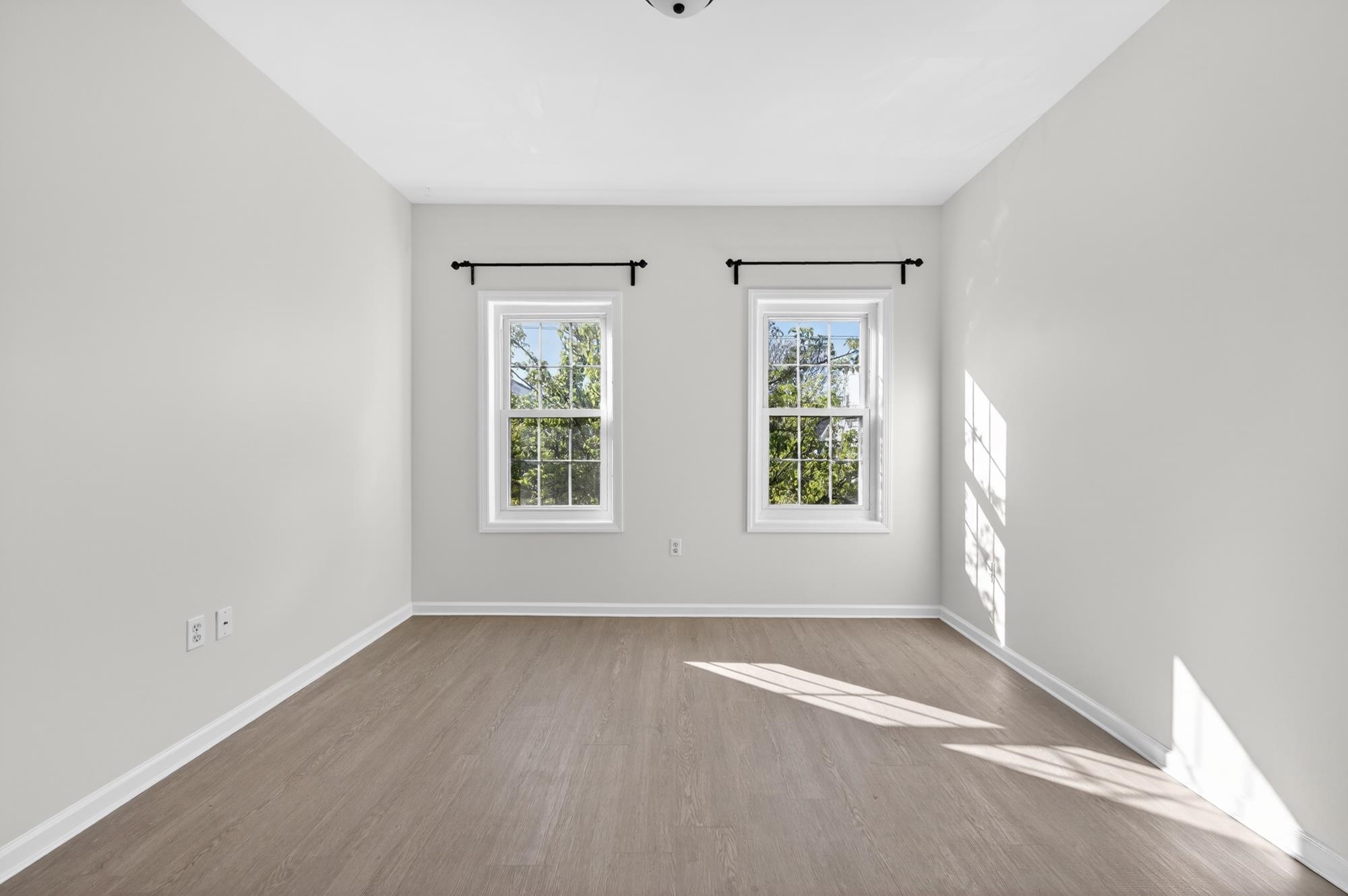 258 PINE ST Unit: 2R