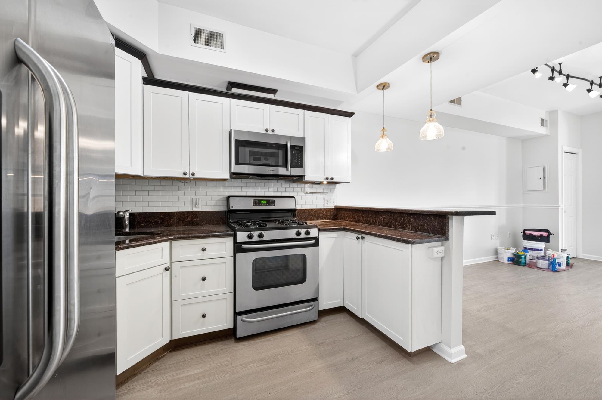 258 PINE ST Unit: 2R